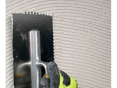 Як обрати клей на плитку для надійного ремонту: практичні поради